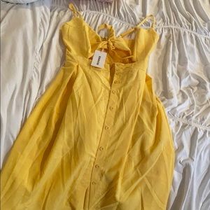 Yellow sundress that was never worn but super cute